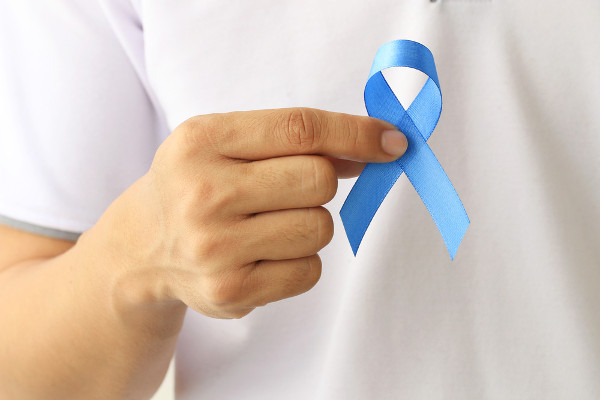 La campaña November Blue busca concienciar sobre el cuidado integral de la salud del hombre.