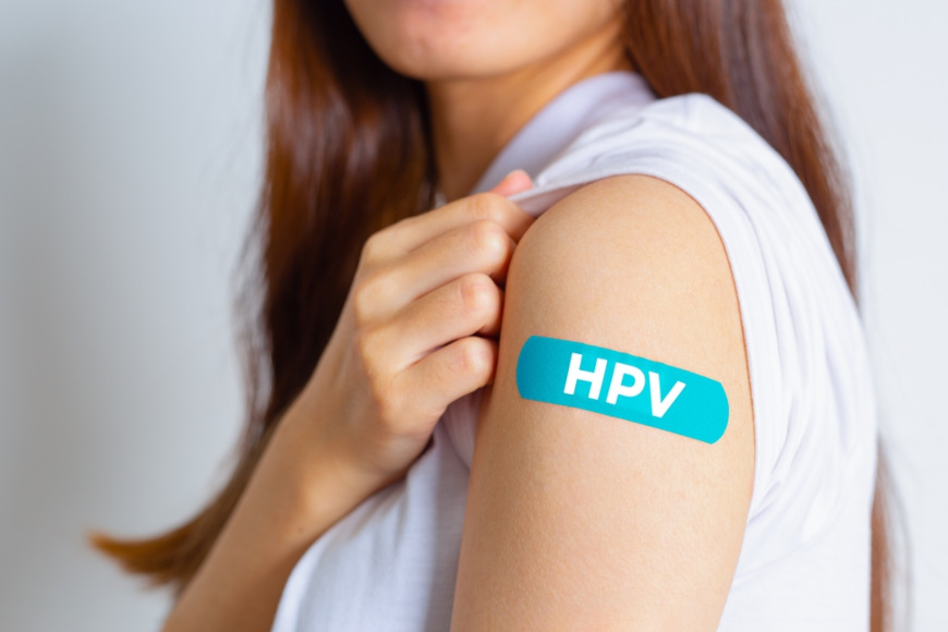 Adolescente recÃ©m-vacinada contra o PapilomavÃ­rus Humano (HPV).