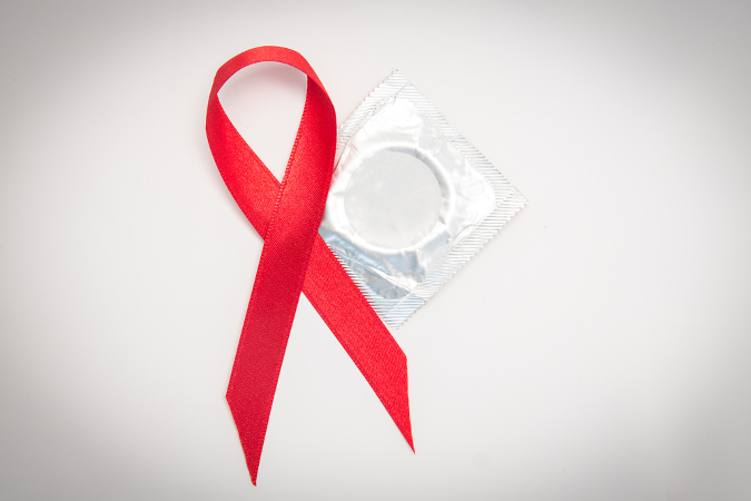 A camisinha confere proteção contra gravidez e DSTs, incluindo a AIDS